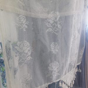 Buldan gül desenli tül perde